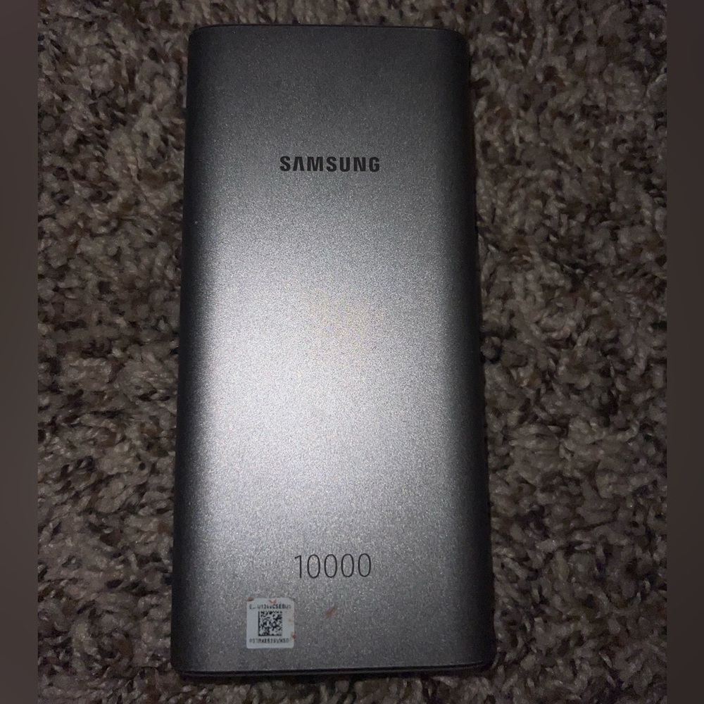 SAMSUNG PORTABLE CHARGER